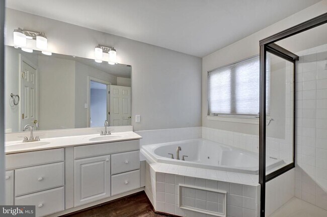 Building Photo - 14203 Plum Run Way