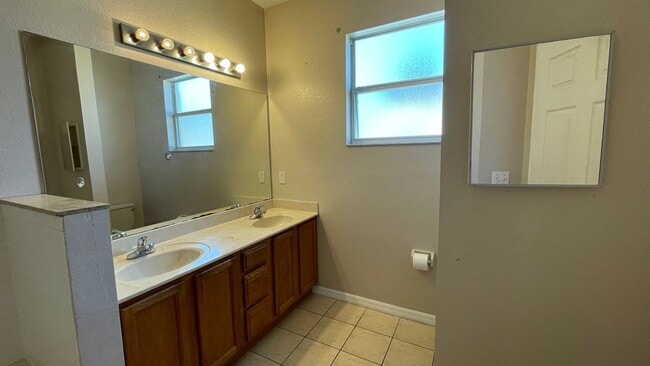 Building Photo - 506 Parsley Ct