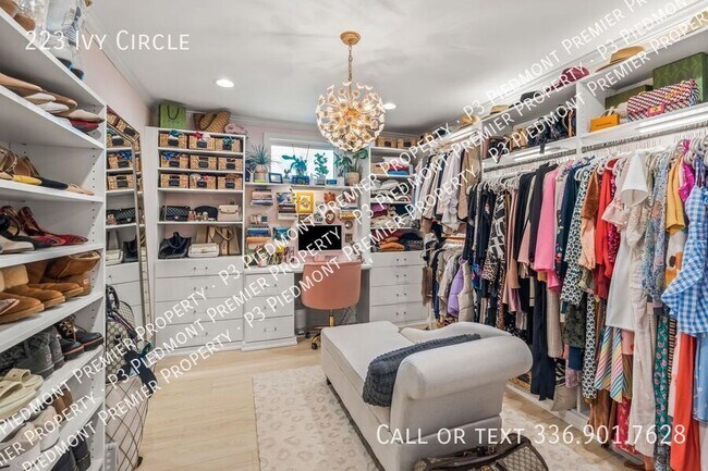 Building Photo - 223 Ivy Cir