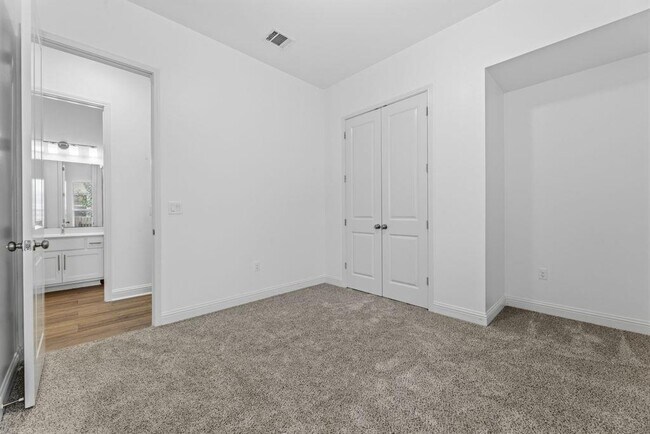 Building Photo - 5209 Mandevilla Dr