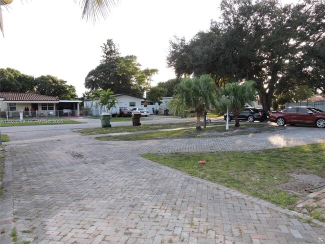 Building Photo - 551 E 39th St