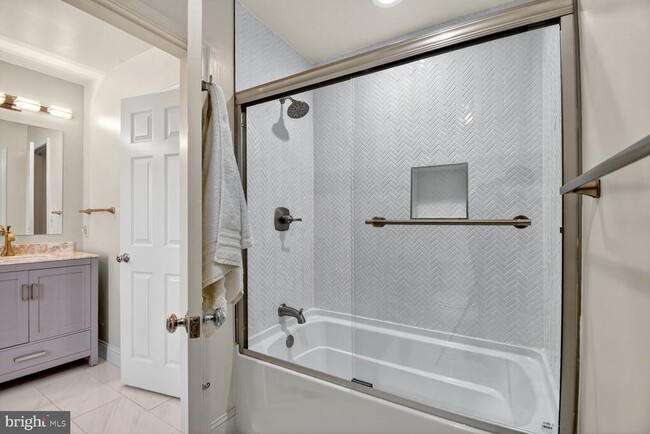 Building Photo - 3227 Ellicott St NW