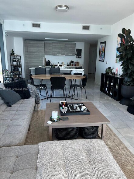 Building Photo - 650 NE 32nd St