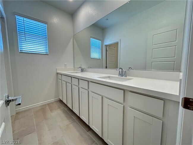 Building Photo - 2276 Luna Hvn St