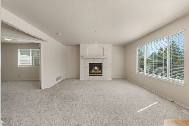 Building Photo - Spacious 4BR Home in Pine Creek – Academy D20