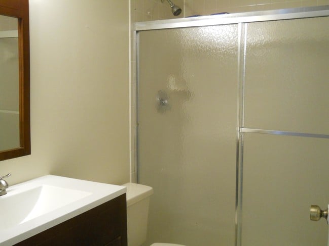 Building Photo - 3955 Village Dr