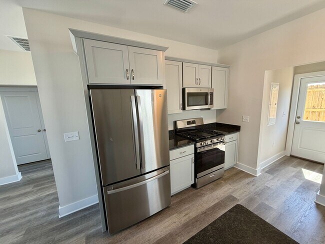 Building Photo - New Construction Rental Move In Ready April 1