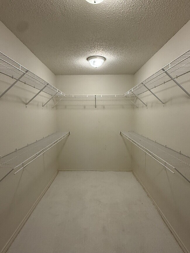 Building Photo - Modern Elegance Meets Location: High Ceilings, Updated Fixtures, Move-In Ready!