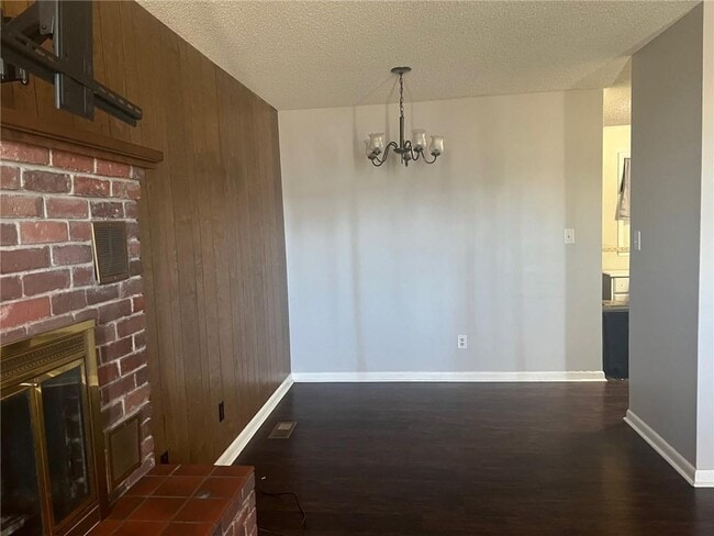 Building Photo - 937 S Carl St