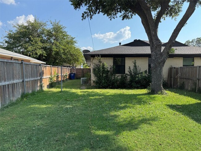 Building Photo - 11321 Wyatt St