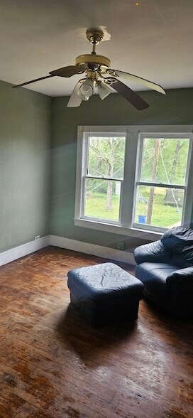 Building Photo - 305 E Main St