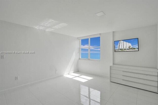 Building Photo - 6450 Collins Ave