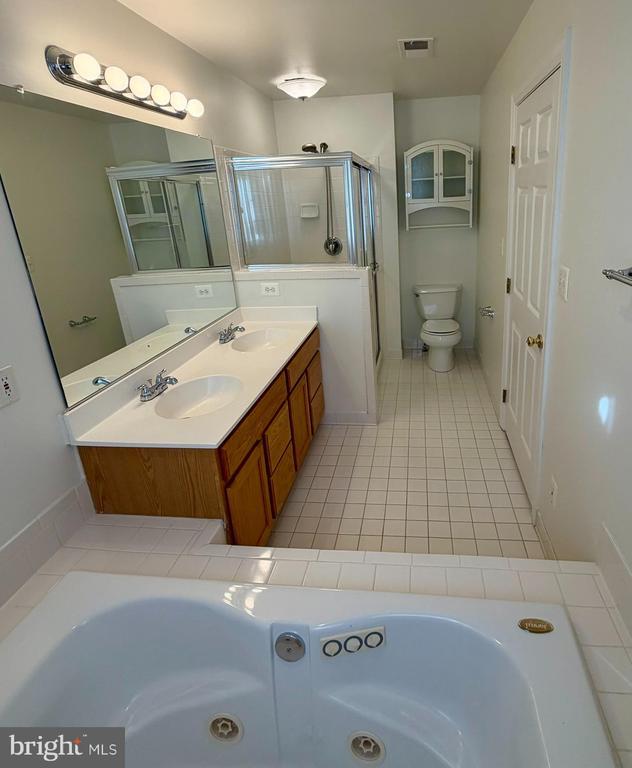 Building Photo - 10631 Sandown Way