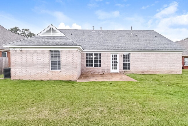 Building Photo - 7878 Meadow Ridge Ln