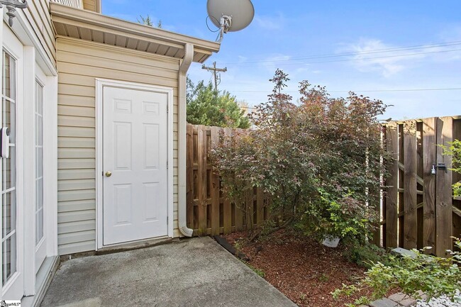 Building Photo - 215 Ashby Dr