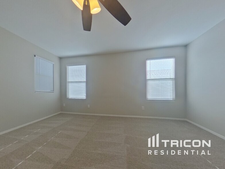 Building Photo - 1169 N 163rd Dr