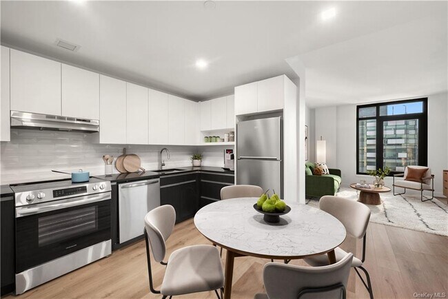 Building Photo - 299 E 161 St