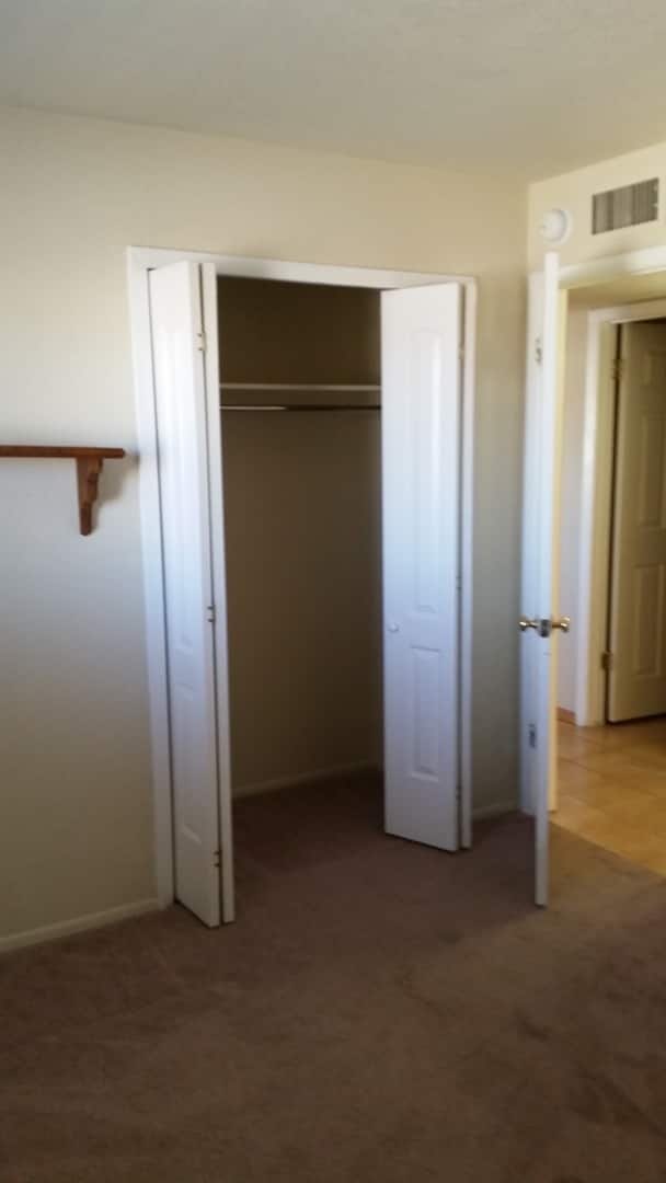 Building Photo - 3 Bedroom Home, Central Location