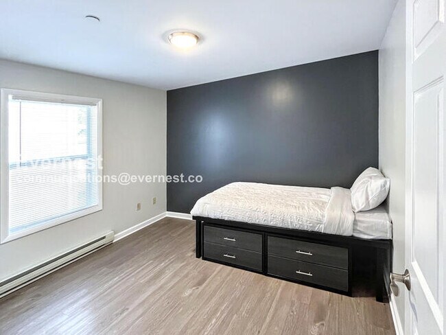 Building Photo - 6 Bob Cat Ct