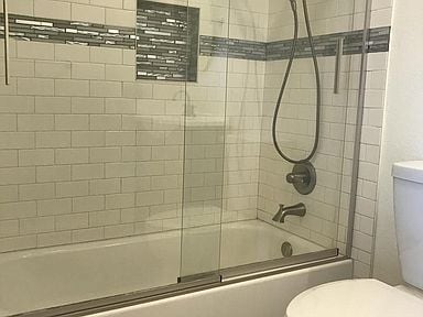 Building Photo - Lakeside HOA Condo