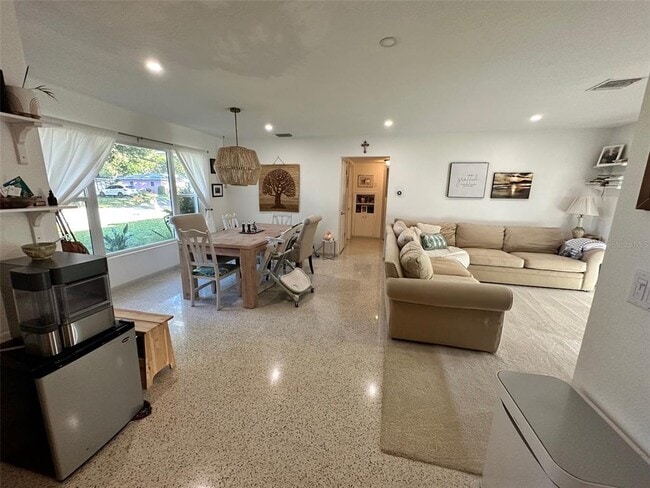 Building Photo - 815 Woodley Rd