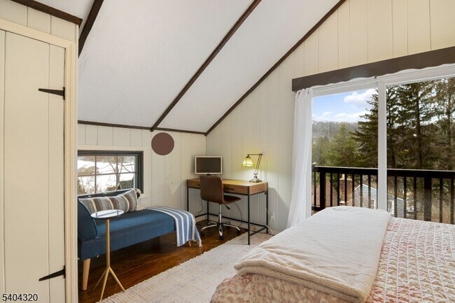 Building Photo - 77 W Shore Trail