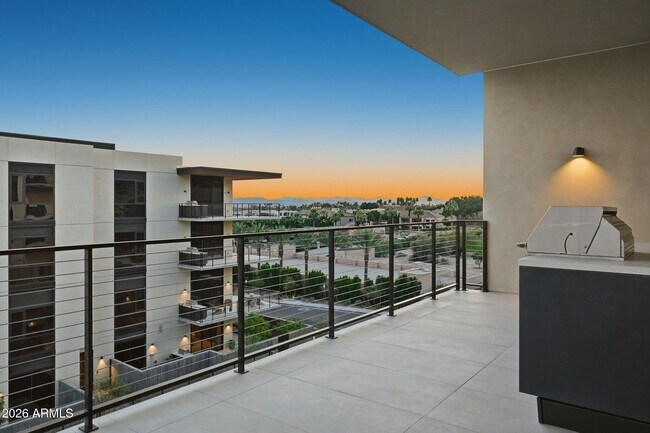 Building Photo - 4849 N Camelback Rdg Dr