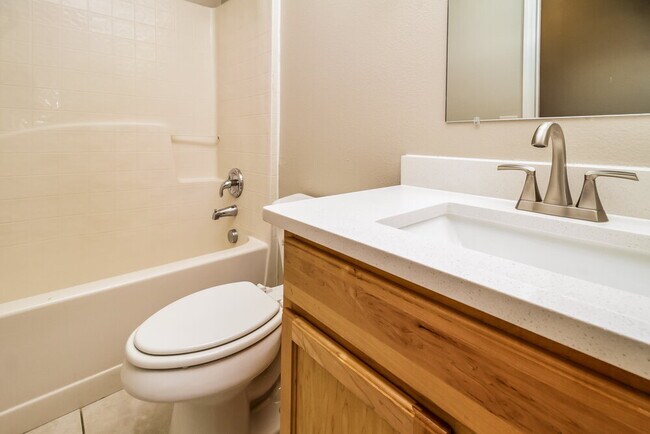 Building Photo - 2366 Tealwood Circle