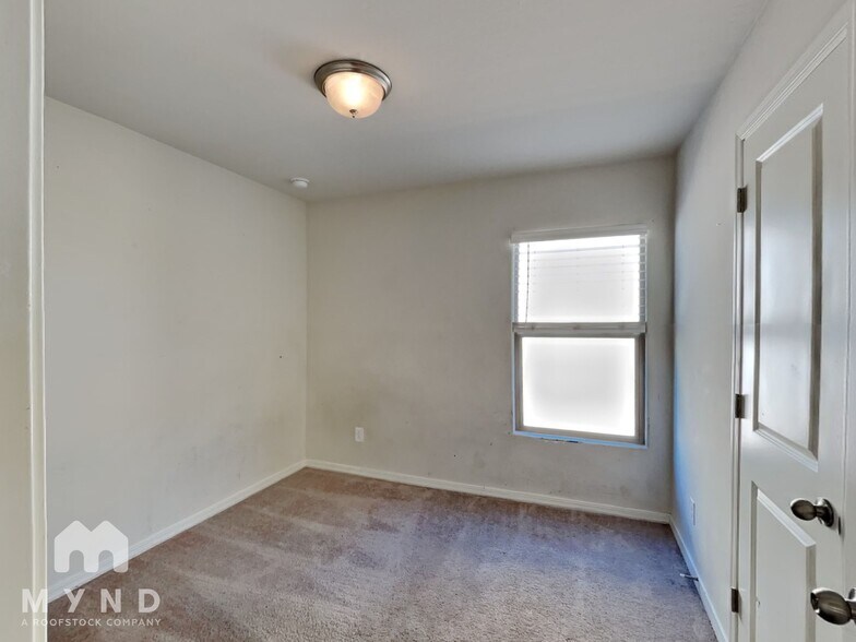 Building Photo - 218 W Dewey Ave