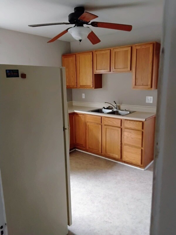 Building Photo - 412 West César E. Chávez Ave. Unit 2