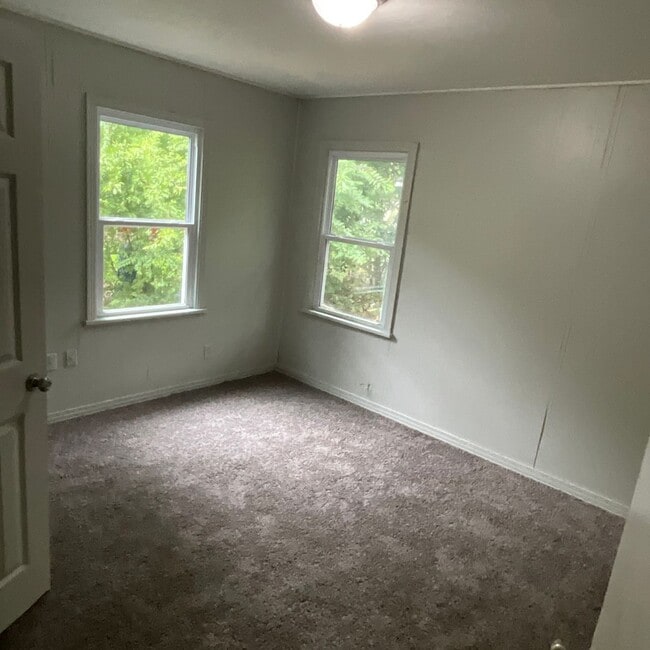 Building Photo - 525 W 77th St