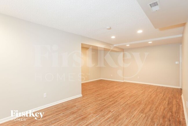 Building Photo - 3709 NE Chapel Dr