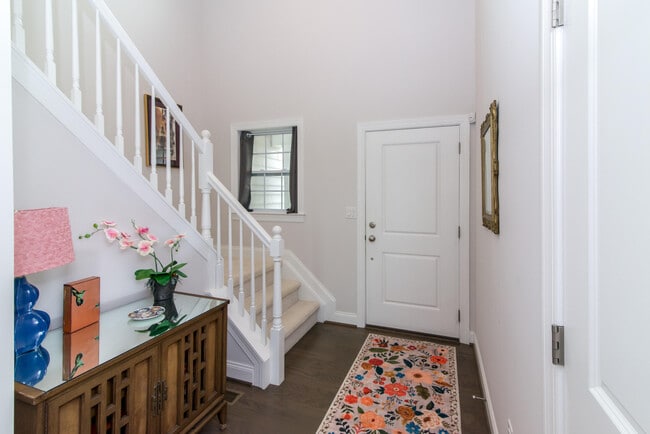 Building Photo - 2544 Oxford Cir