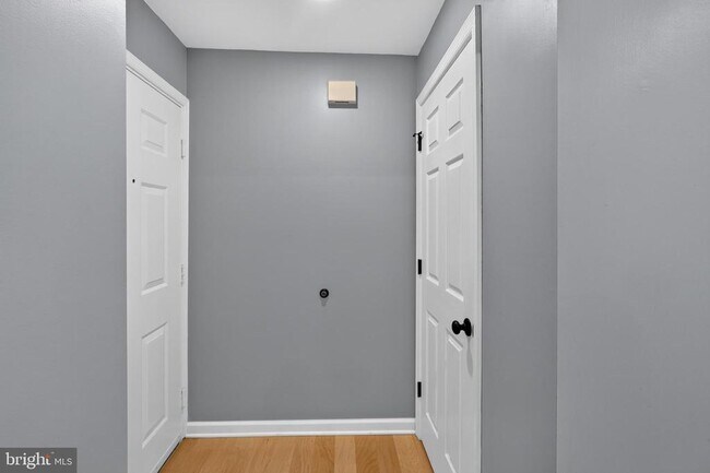 Building Photo - 7742 New Providence Dr