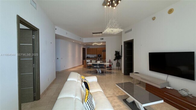 Building Photo - 15901 Collins Ave