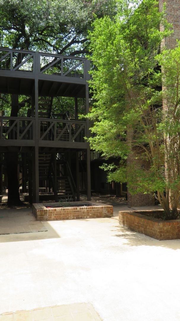 Building Photo - Beautiful 2 bed 1 bath condo 3 blocks from...