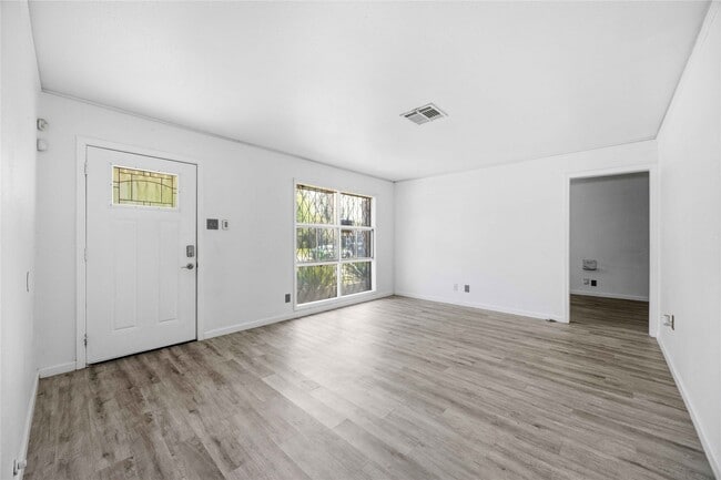 Building Photo - 5919 Van Fleet St