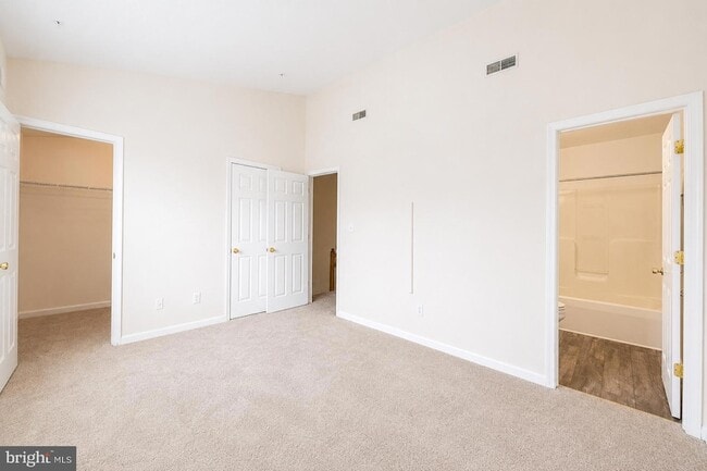 Building Photo - 638 Villager Cir