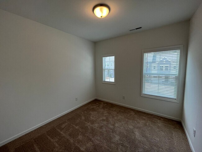 Building Photo - **OFFERING RENT PROMOTION FOR FIRST 6 MONTHS & REFUNDABLE APPLICATION FEES** Stunning 3BD, 2.5BA ...