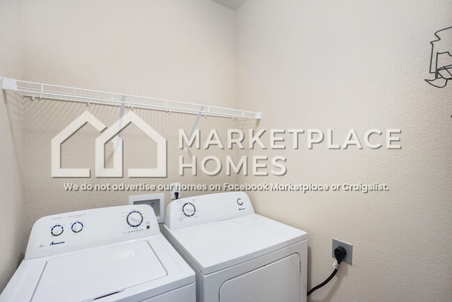 Building Photo - 6627 Rubicon Dr