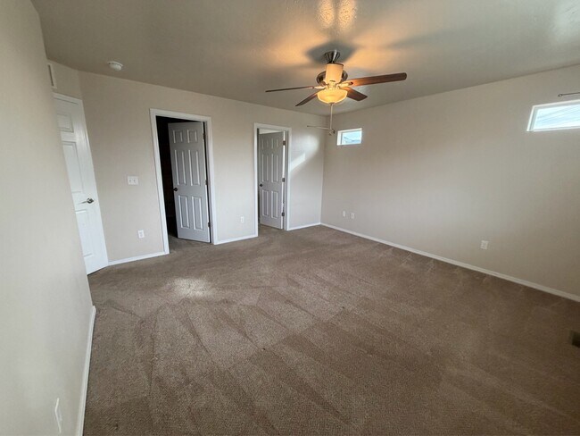 Building Photo - 108 NE Malad Ct