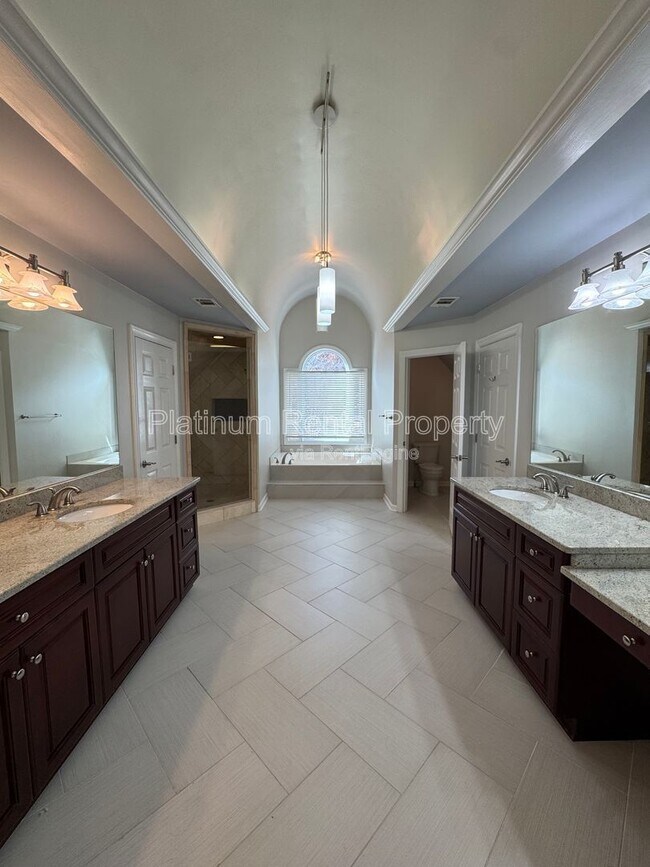 Building Photo - 425 Water Shadow Ln