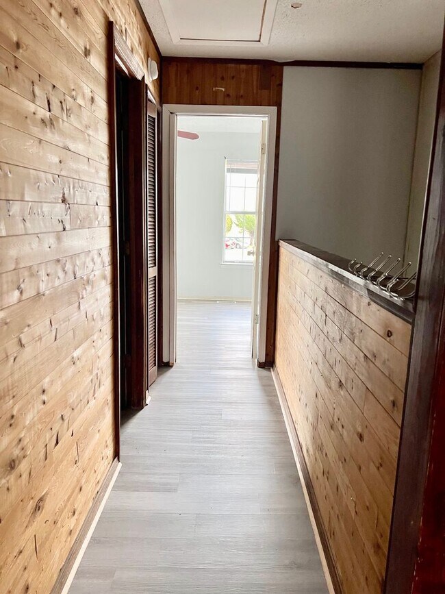 Building Photo - 2BD/ 2.5BA Townhouse near Town Center! Was...