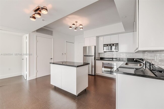 Building Photo - 92 SW 3rd St