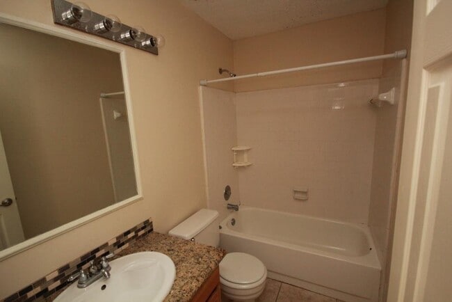 Building Photo - 21402 Park Bishop Dr