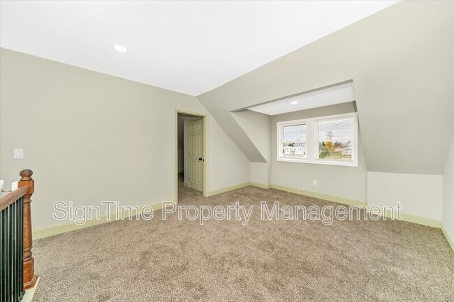 Building Photo - 25 Wayside Ave