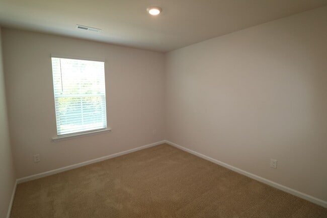 Building Photo - 182 Carriage Cove Cir