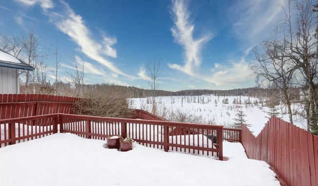 Building Photo - Beautiful Duplex, High End Finishes with L...