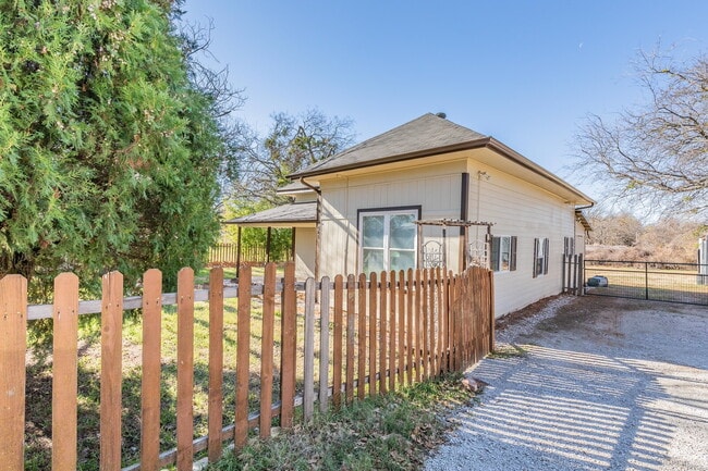 Building Photo - Welcome to modern living in with the charm of the past with this all electric 3 bedroom, 2 bath h...