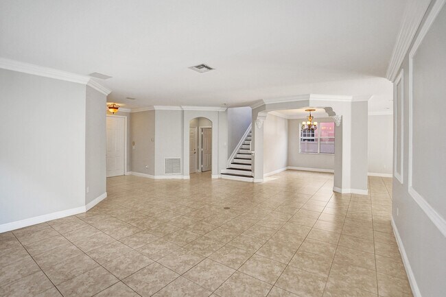 Building Photo - 2804 Shaughnessy Dr